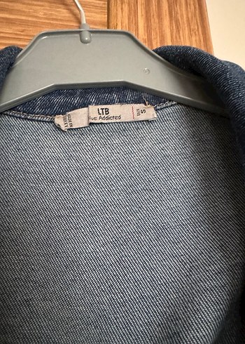 Ltb marka. Düğmeli Mavi Kadın Denim Ceket - Görsel 2