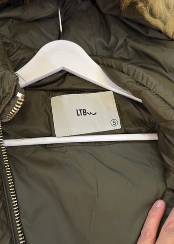 Kahverengi Kapüşonlu Kadın Kışlık Mont - Görsel 4