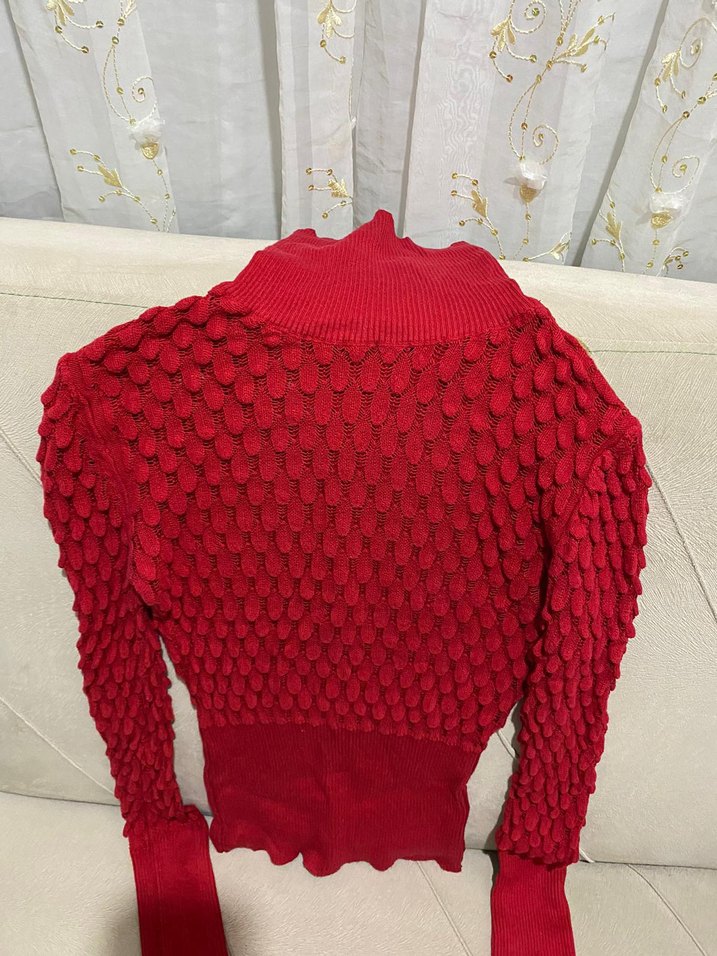 Kırmızı Örgü Desenli Kadın Kazak - Görsel 3