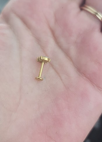 Altın Renkli Minimalist Sıralı Taşlı Kadın Piercing - Görsel 2