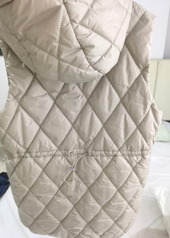 Kapüşonlu Bej Kadın Şişme Yelek - Görsel 2