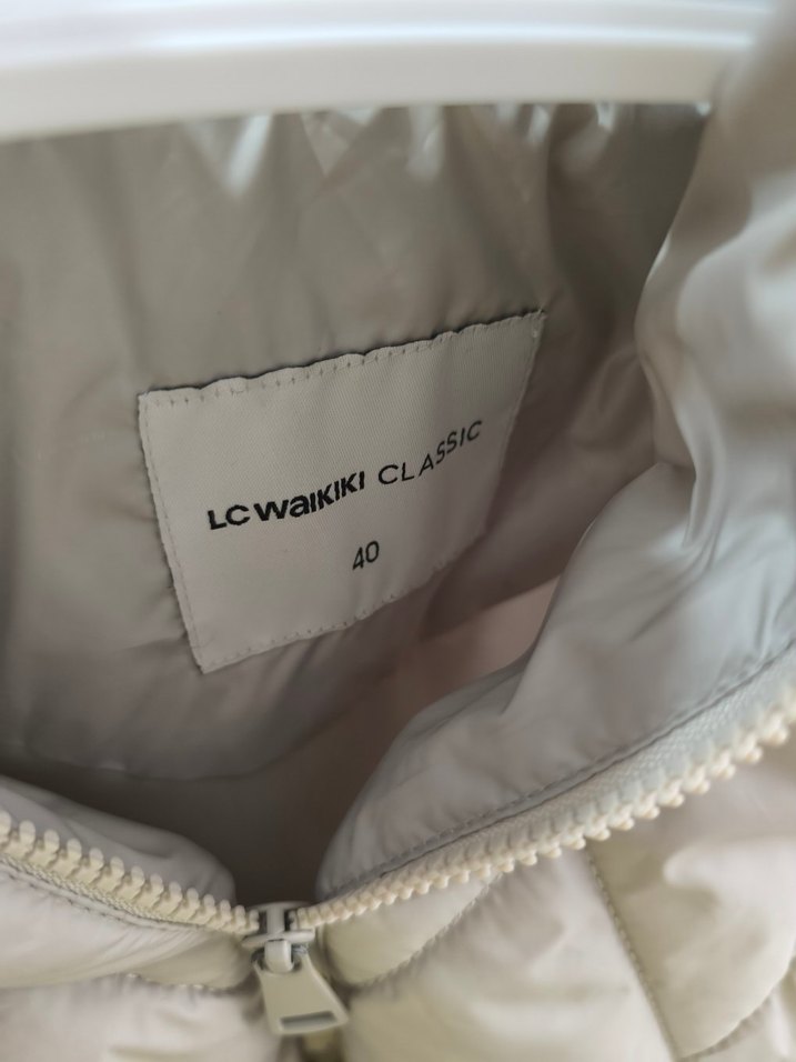 Kapüşonlu Bej Kadın Şişme Yelek - Görsel 3