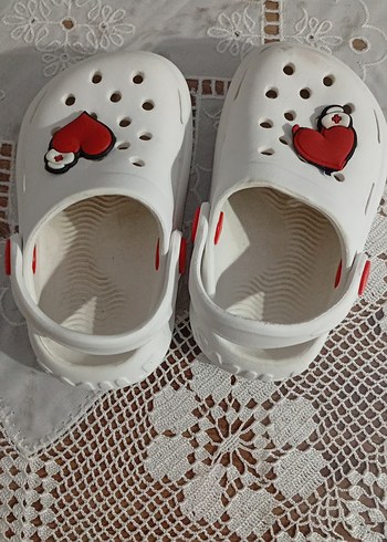 Kız Çocuk Beyaz Tokalı Kalpli Terlik - Görsel 5