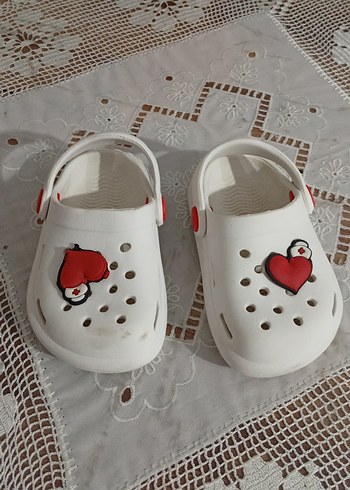 Kız Çocuk Beyaz Tokalı Kalpli Terlik - Görsel 2