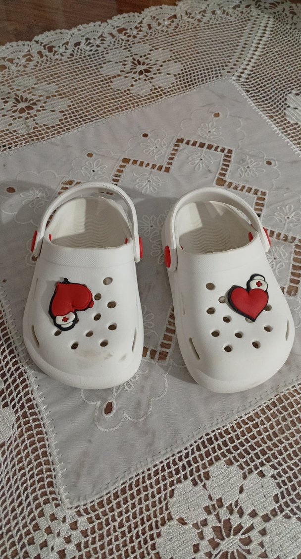 Kız Çocuk Beyaz Tokalı Kalpli Terlik - Görsel 2