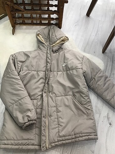 Nike Mont