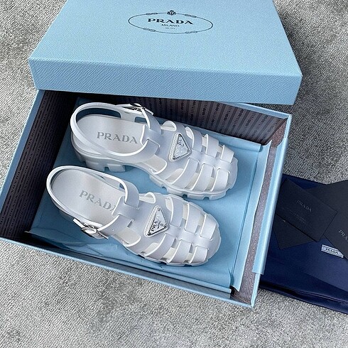 Prada sandalet beyaz 37