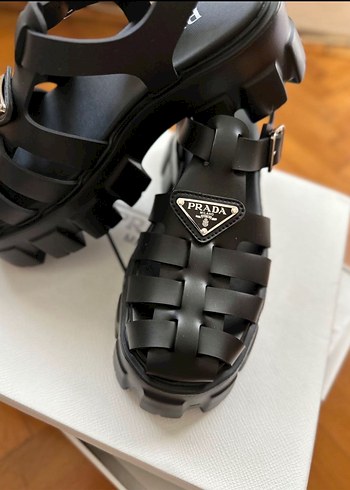 Prada Siyah Kadın Sandalet 38