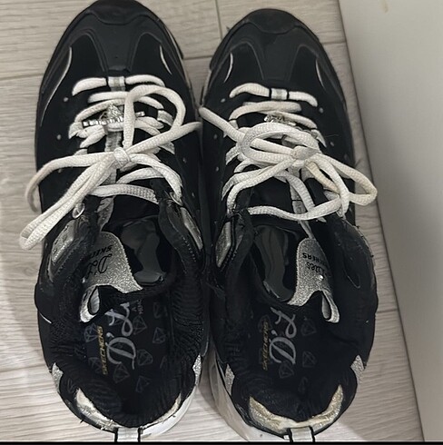 38 Beden Skechers spor ayakkabı
