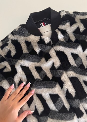 m Beden Gri Zebra Desenli Peluş Kadın Ceket Tommy Hilfiger