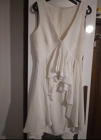 Beyaz dekolte elbise