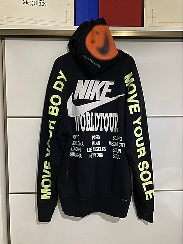 Nike World Tour Sweatshirt