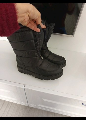 Siyah Kürklü Kadın Dolgu Topuk Bot