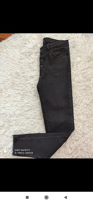 Siyah yüksek bel düğme detaylı jean