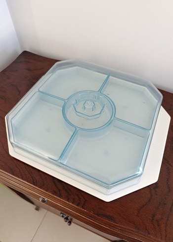 Tupperware Kapaklı 5 Bölmeli Beyaz ve Cam Havasında Mika Kahvaltılık