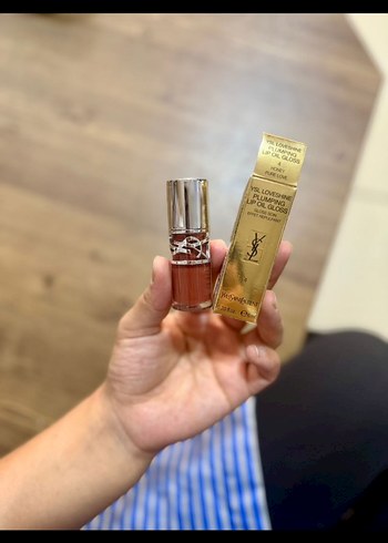 ysl 04 Parlak Dudak Parlatıcısı