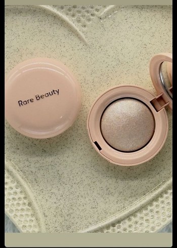 Rare Beauty Açık Bej Aydınlatıcı