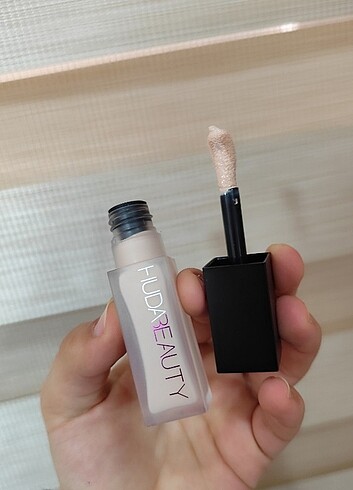 Huda Beauty Huda beauty kapatıcı