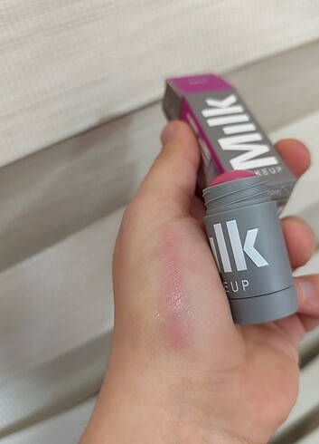  Milk Makeup Milk allık 