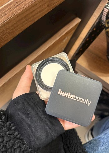 Huda Beauty Bej Pudra - Görsel 2