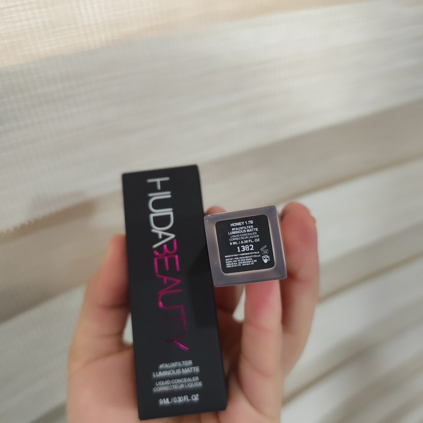 Huda Beauty Açık Ten Kapatıcı ve Aydınlatıcı - Görsel 3