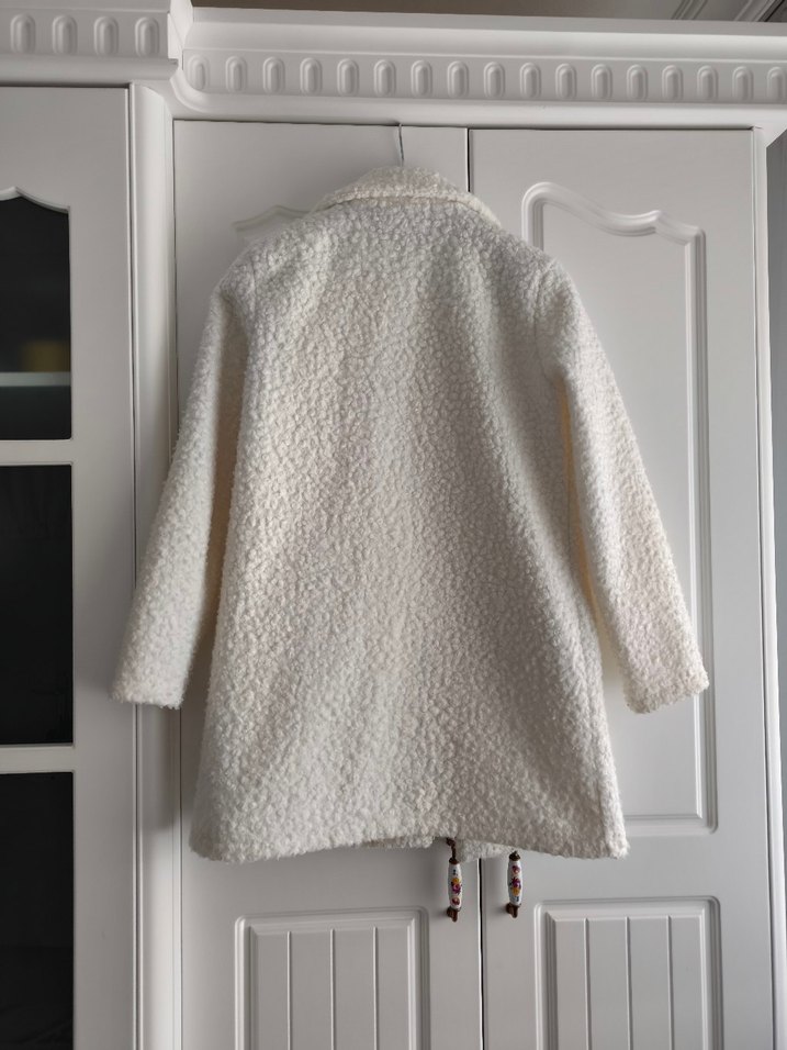 Beyaz Mini Kürk Detaylı Kısa Kadın Kabanı - Görsel 3
