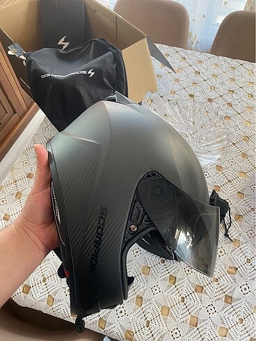 Beden siyah Renk Motor Kaskı Scorpion Carbon