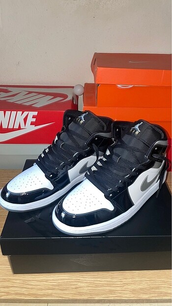 Jordan 1 mid