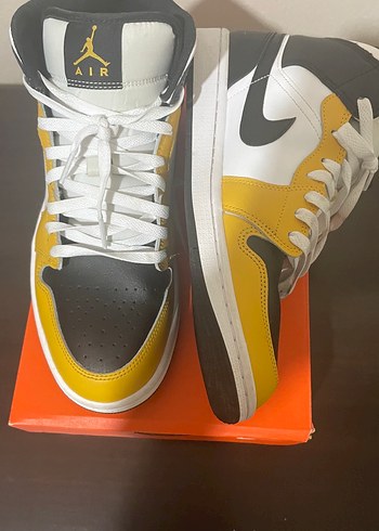 43 Beden Jordan 1 Mid