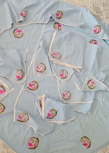 Nakışlı Pastel Mavi Masa Örtüsü