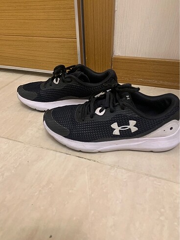 Under Armour spor ayakkabı