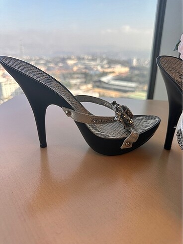 Giuseppe Zanotti Taşları eksiksiz terlik