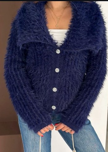 Beyaz Kısa Peluş V Yaka Hırka - Görsel 2