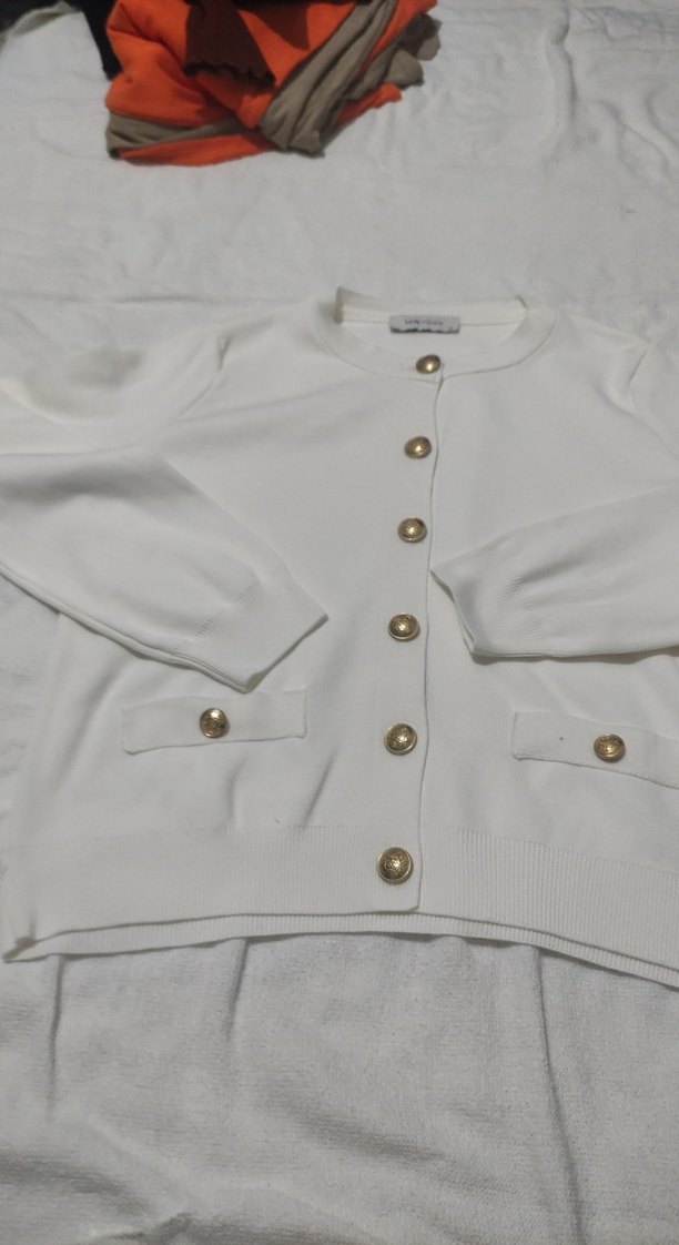 Düğmeli Beyaz Kadın Hırka - Görsel 3