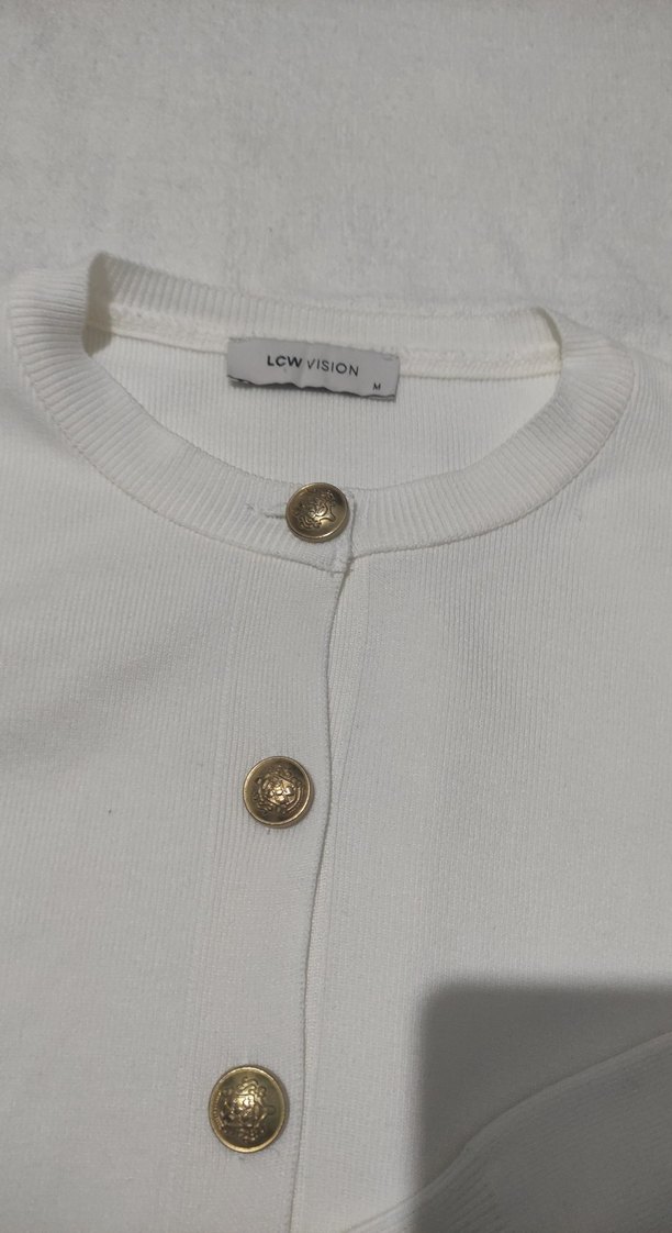 Düğmeli Beyaz Kadın Hırka - Görsel 2