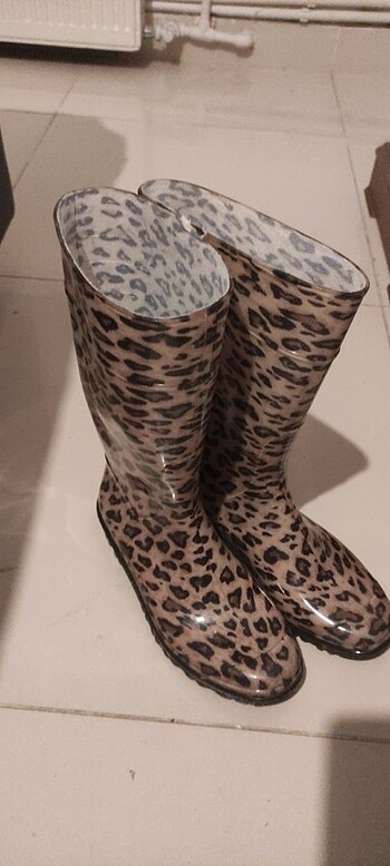 Leopar yağmur çizmesi
