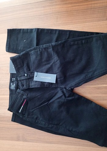 Kemer Detaylı Siyah Regular Fit Kadın Jean