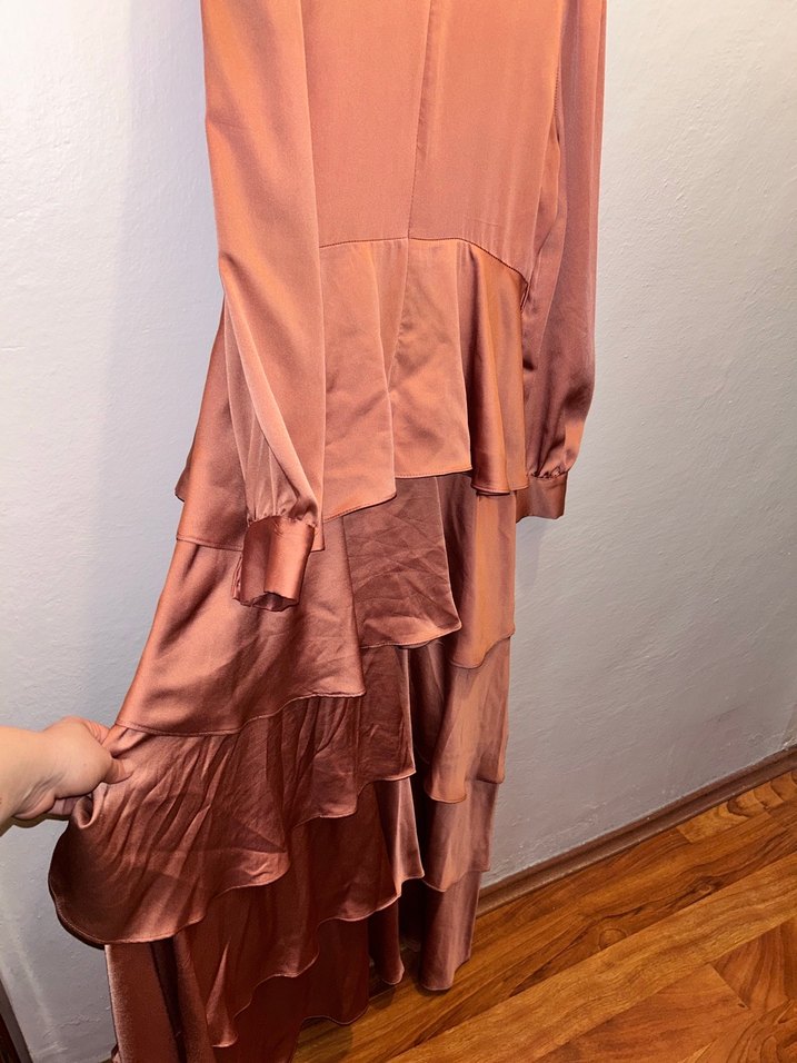 Uzun Kollu Bej Saten Kat Kat Elbise - Görsel 4