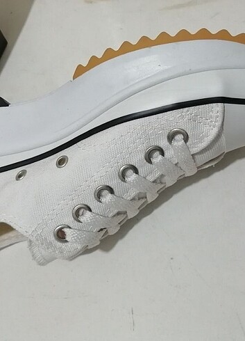 38 Beden beyaz Renk Converse yüksek taban 