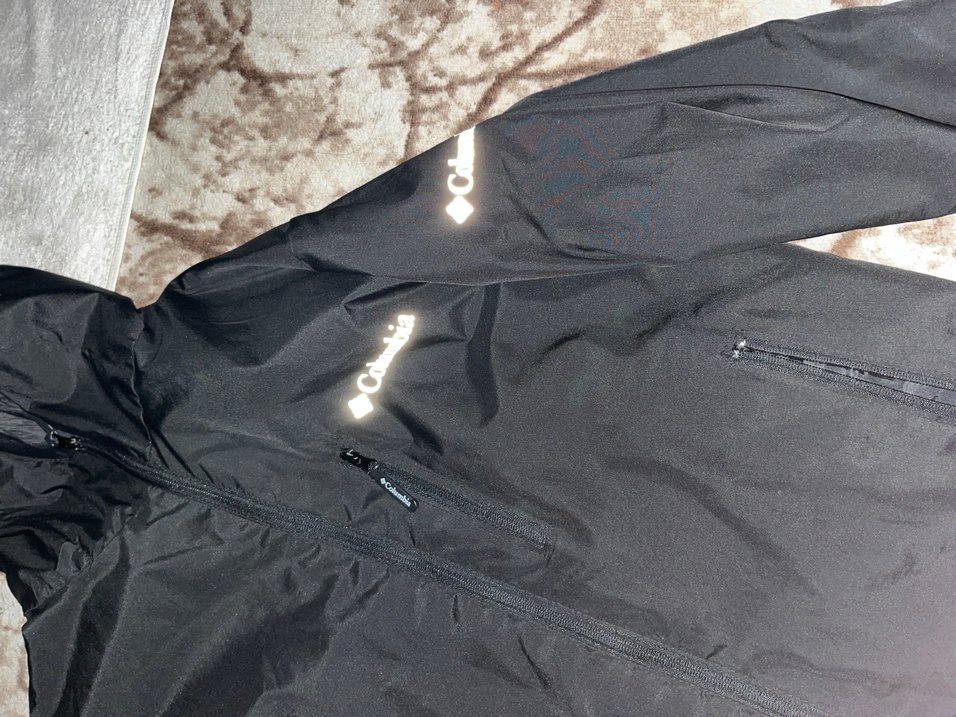 Siyah Kapüşonlu Fermuarlı Yağmurluk - Görsel 2