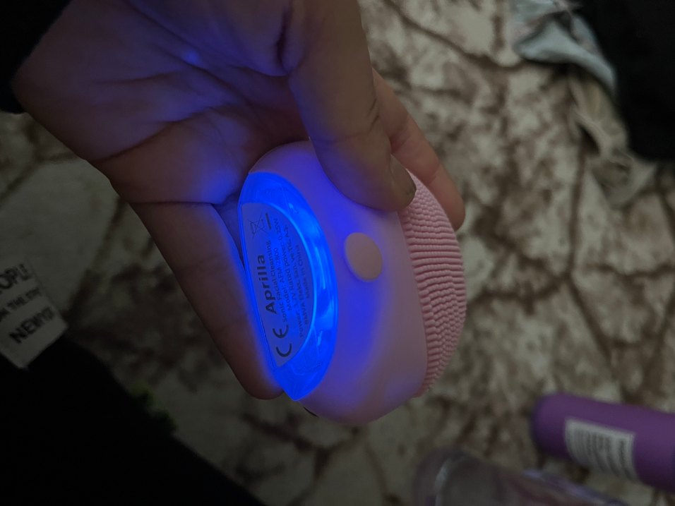 Pembe Silikon Yüz Temizleme Cihazı - Görsel 4