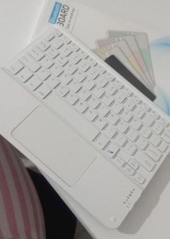 Beyaz Bluetooth Klavye ve Touchpad - Görsel 4