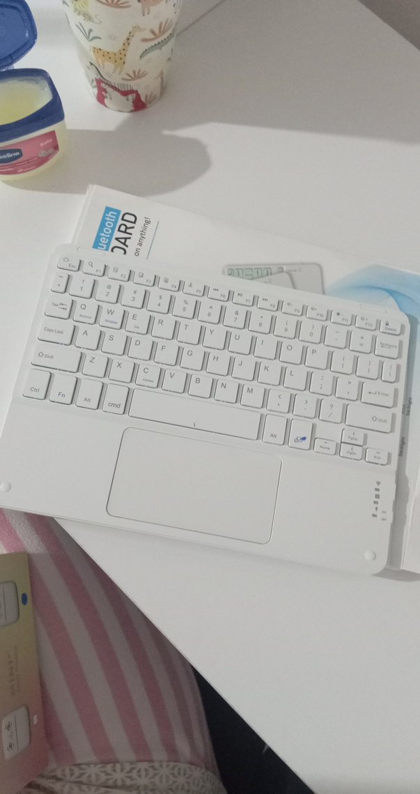 Beyaz Bluetooth Klavye ve Touchpad - Görsel 2