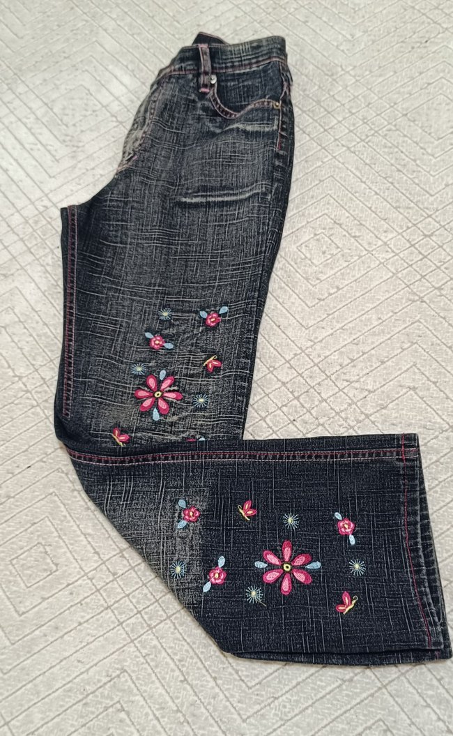 Çiçek İşlemeli Koyu Gri Denim Pantolon — görsel 4/7
