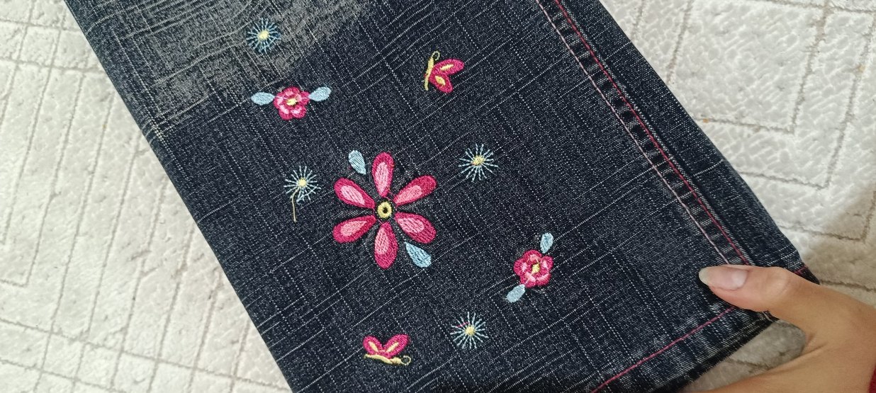 Çiçek İşlemeli Koyu Gri Denim Pantolon — görsel 6/7