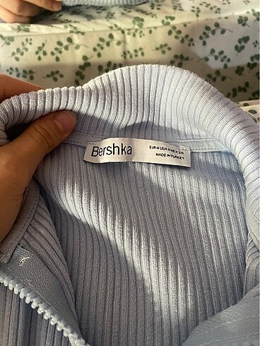 Bershka Berskha crop model bluz