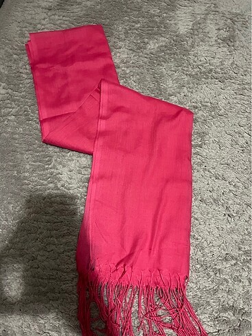 pembe eşarp