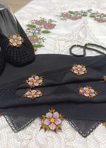 Armine Siyah Cicekli Dantel Sal Zarif Ve Sik