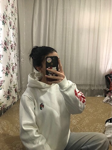 s Beden beyaz sweatshırt kapüşonlu sweatshırt kırmızı yazılı bershka swe