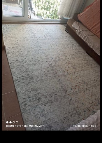 Gri soyut desenli çağdaş halı